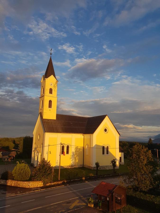 Accommodation "Old Town Dreznik" Раковица Екстериор снимка