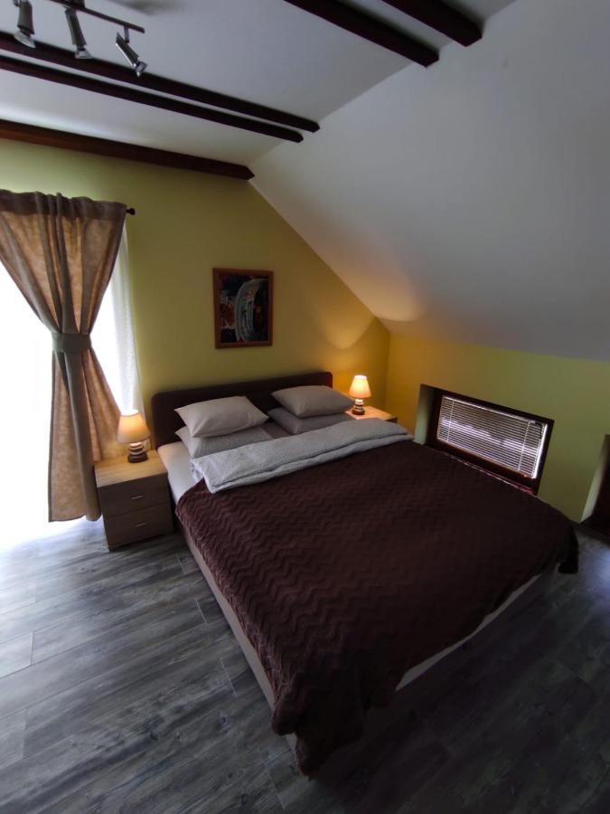 Accommodation "Old Town Dreznik" Раковица Екстериор снимка