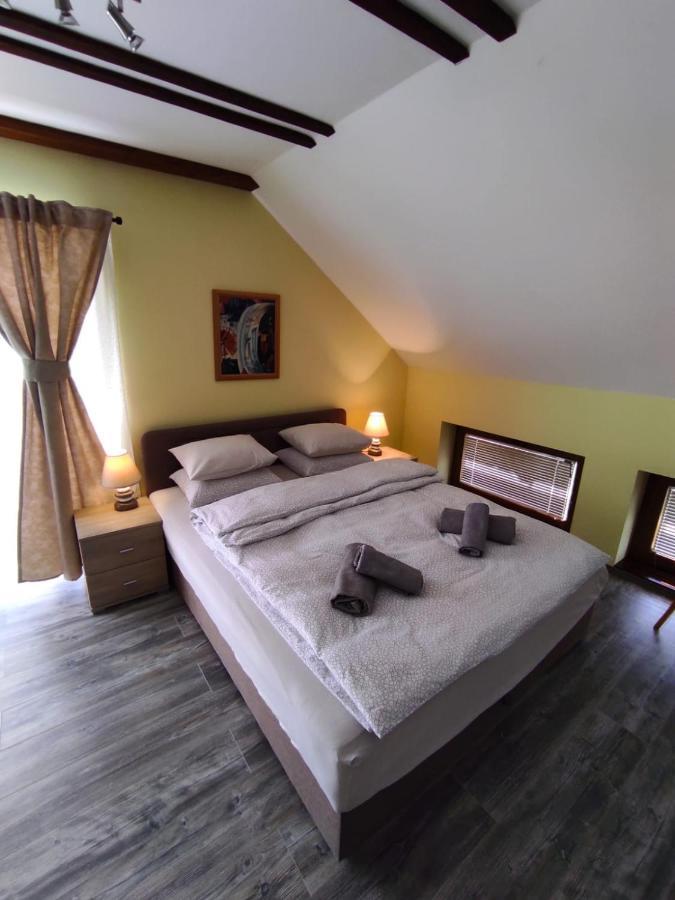 Accommodation "Old Town Dreznik" Раковица Екстериор снимка