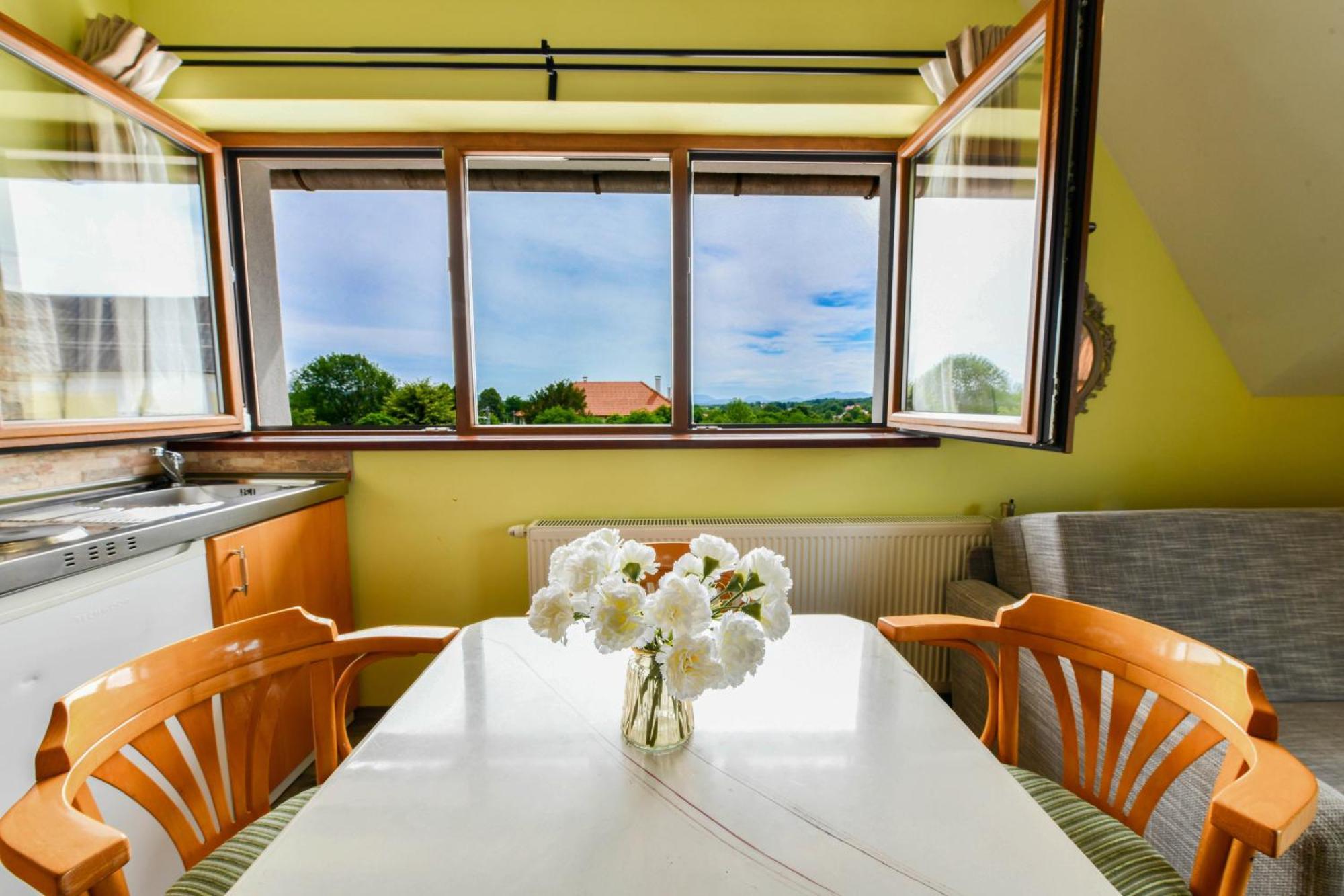 Accommodation "Old Town Dreznik" Раковица Екстериор снимка