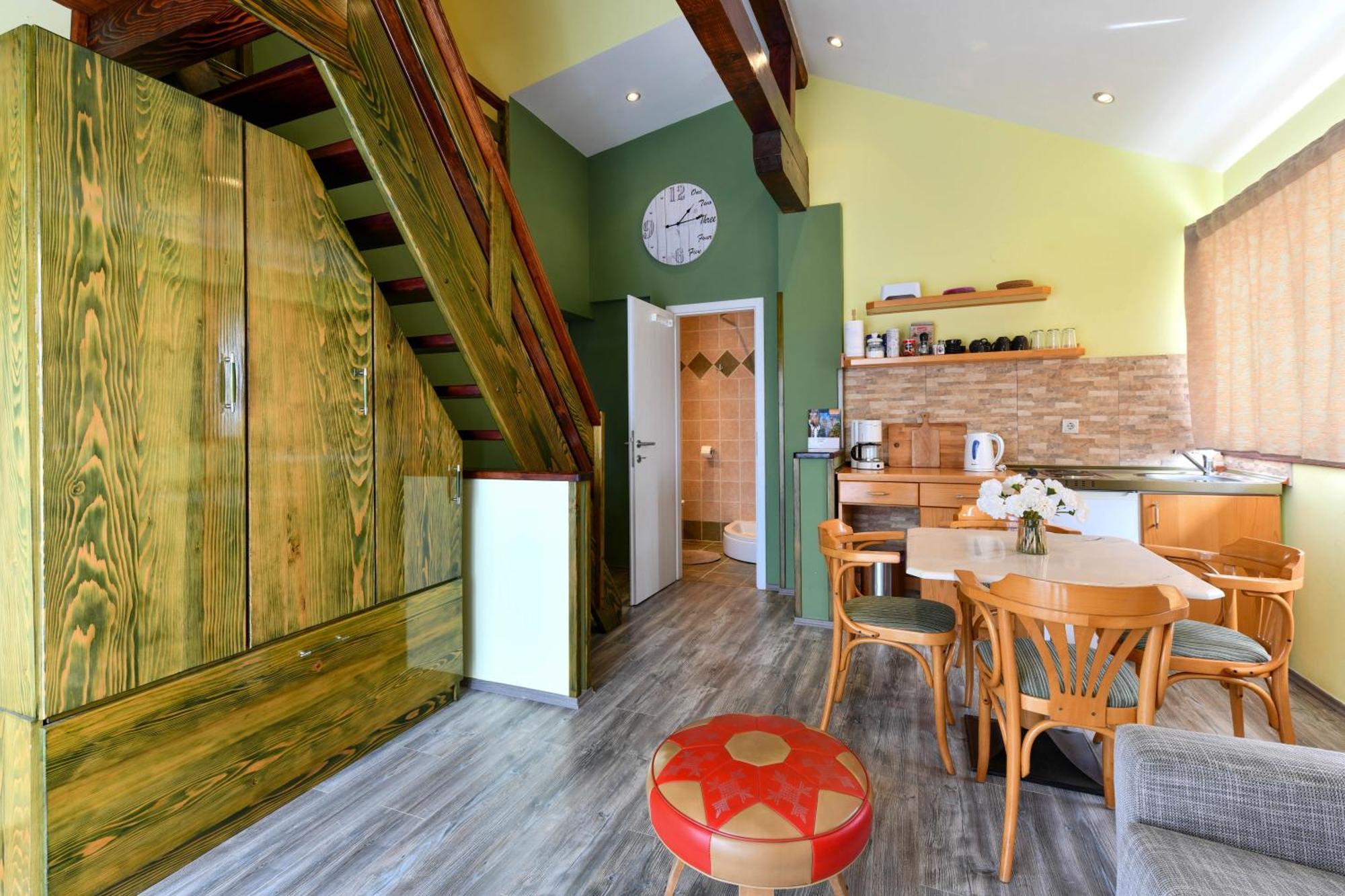 Accommodation "Old Town Dreznik" Раковица Екстериор снимка