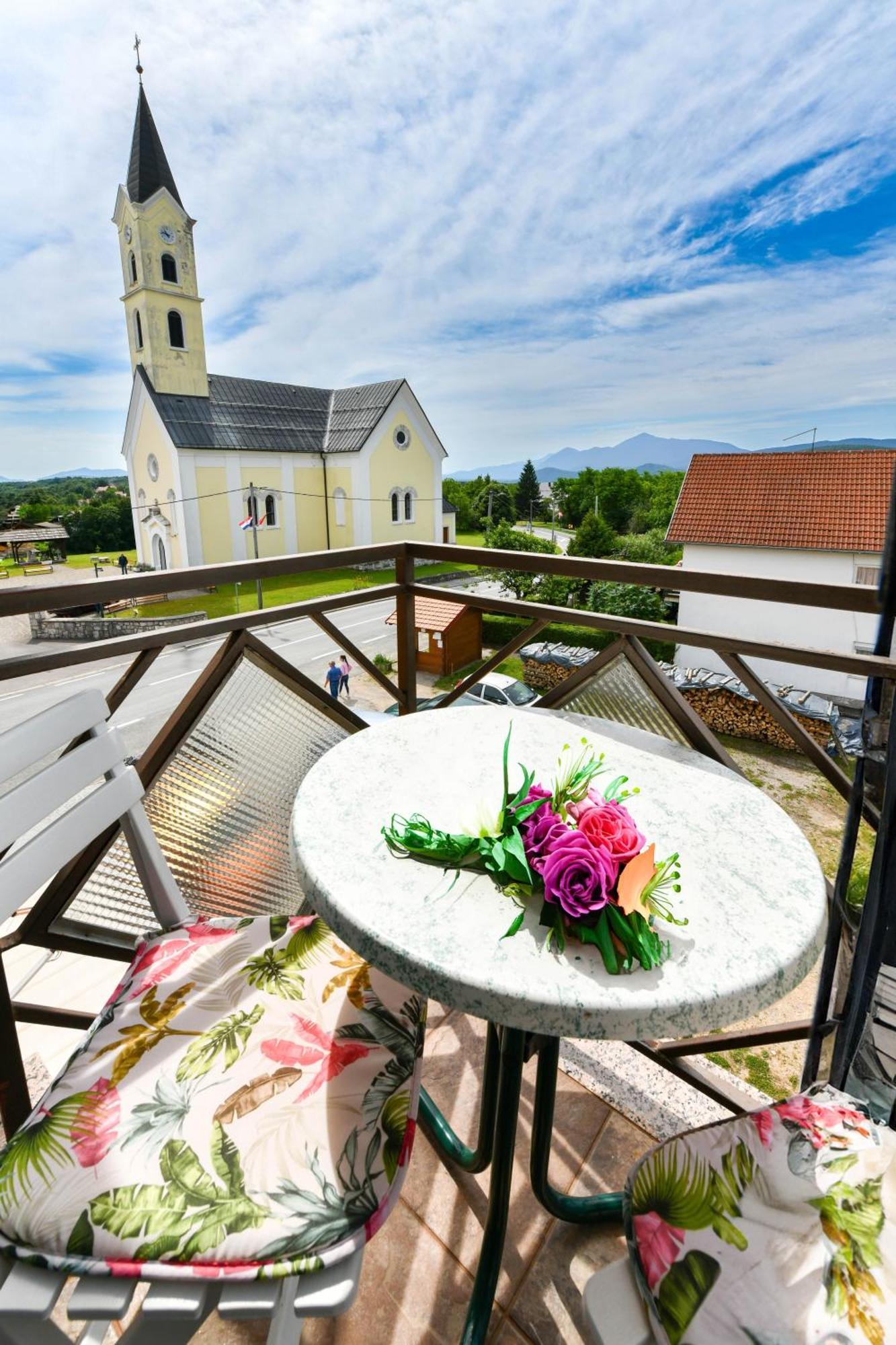 Accommodation "Old Town Dreznik" Раковица Екстериор снимка