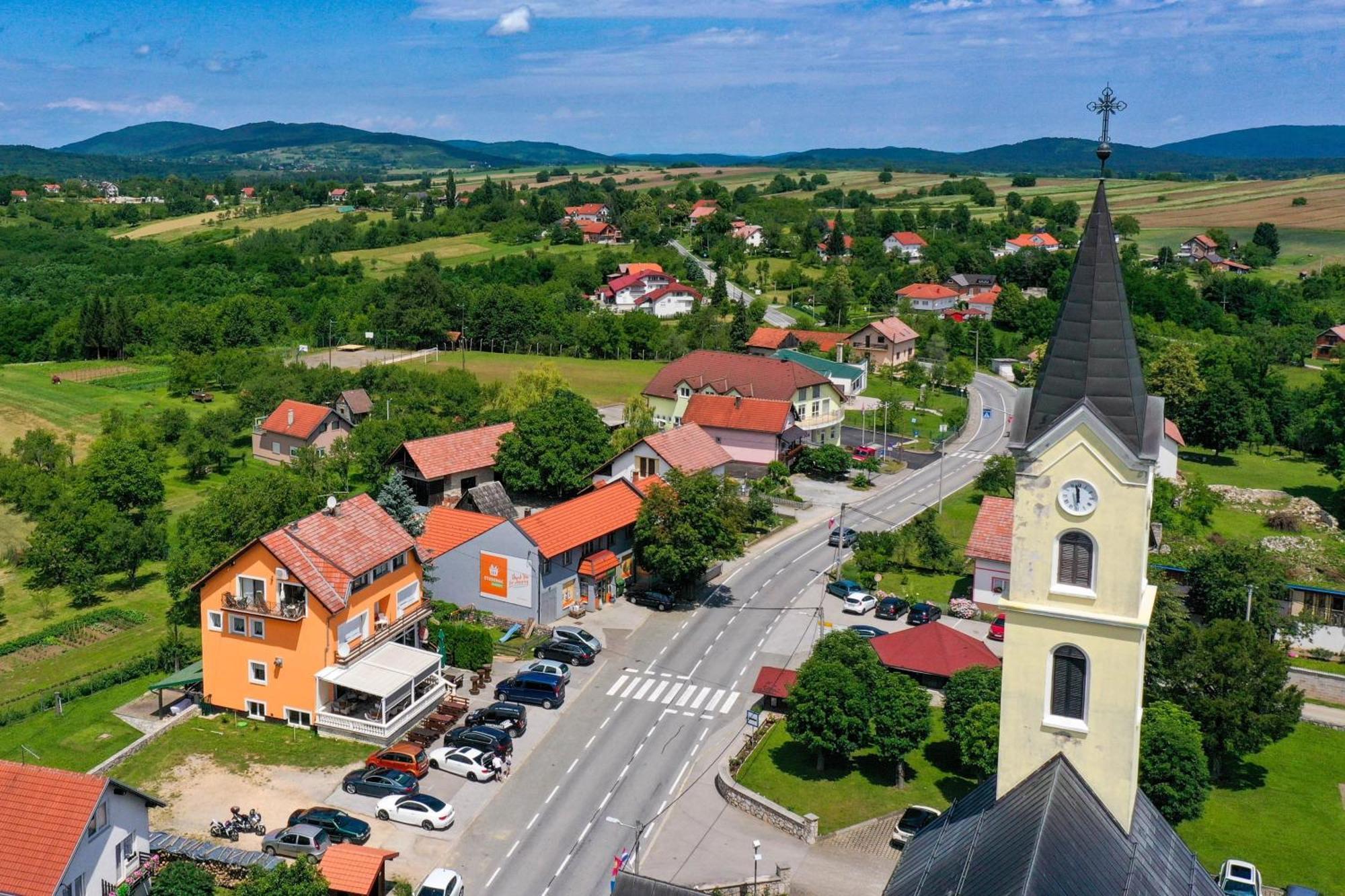 Accommodation "Old Town Dreznik" Раковица Екстериор снимка